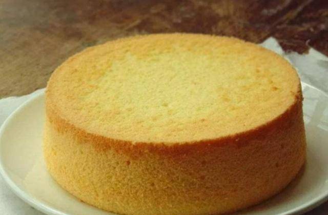 鸡蛋和面粉香甜软嫩比蛋糕店的还好吃pg电子网站电饭锅就能做蛋糕只用(图3)